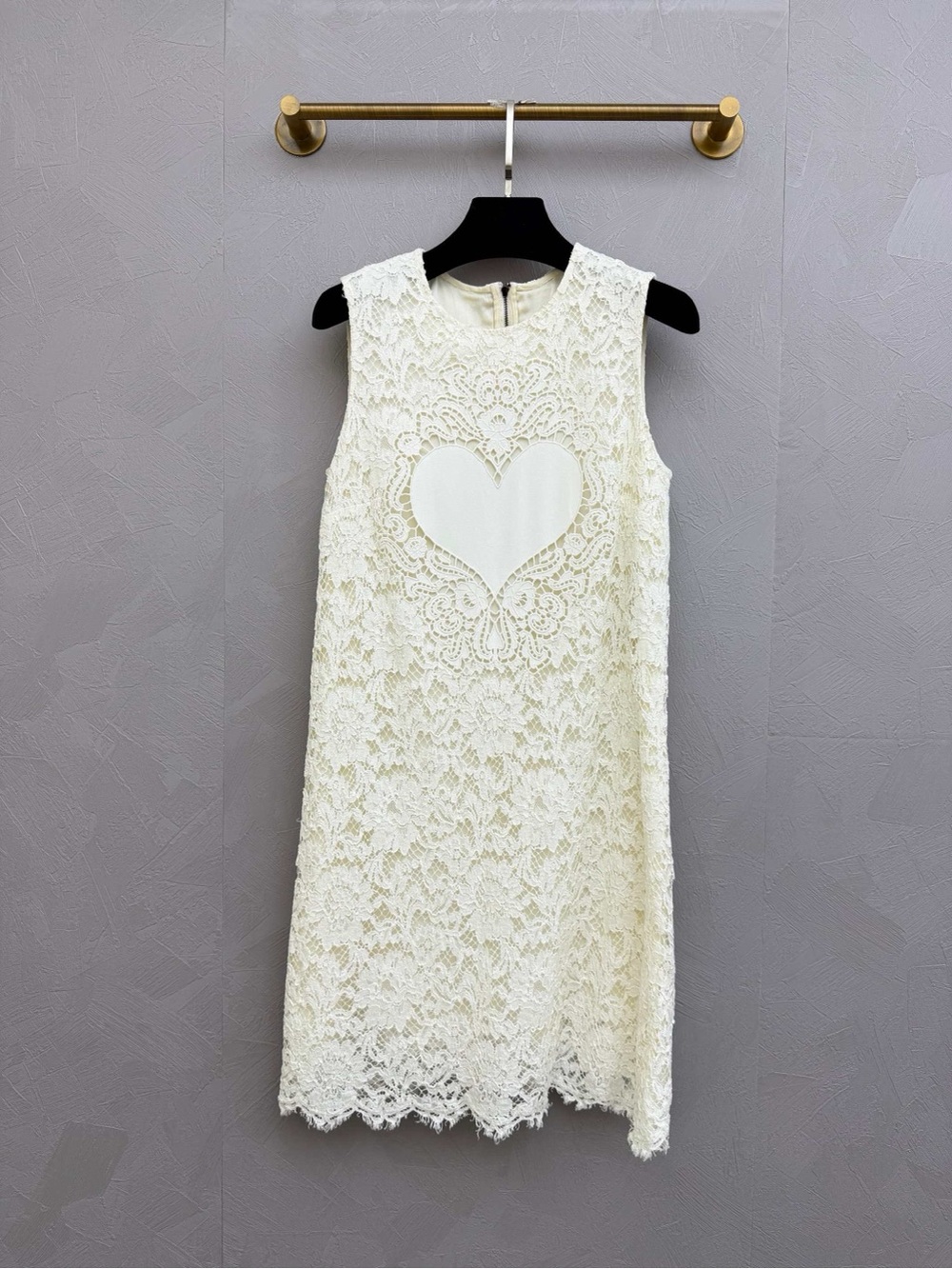 🚩steal Dolce & Gabbana Ivory Lace Mini Dress with Heart Appliqué